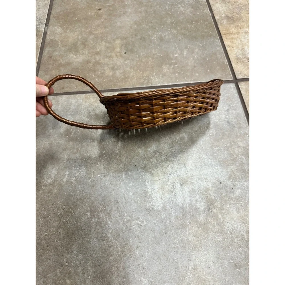 Woven Wicker Basket Home Decor Teardrop Leaf Shape Brown 13.5 Inch